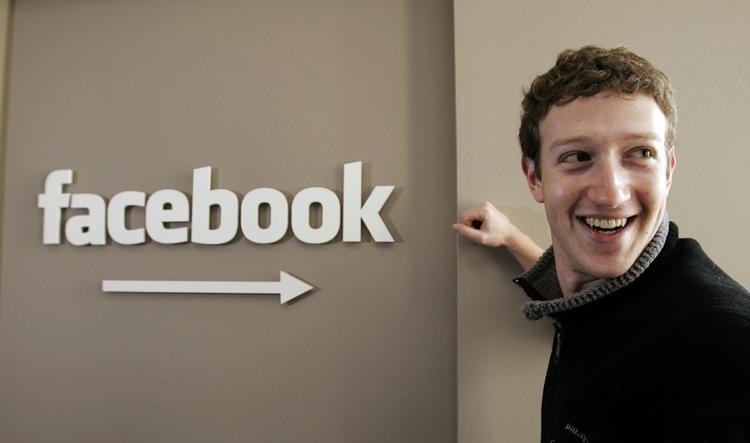 PENGEPUNG. Mark Zuckerberg er blevet 10 milliarder dollar rigere det seneste år. Her ses han i forbindelse med præsentationen af ændringer på Facebook. 