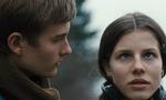 KLARTSEENDE. Martha Holm gør en overbevisende figur som den blinde pige, der er landsbyens mest skarpe rebel og får den poetiske dreng Jon (Lukas Schwarz Thorsteinsson) med på eventyr. 