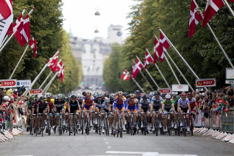 Udsat. Deltagerne i Post Danmark Rundt kommer til at buldre ned ad Frederiksberg Allé senere end normalt næste år. 