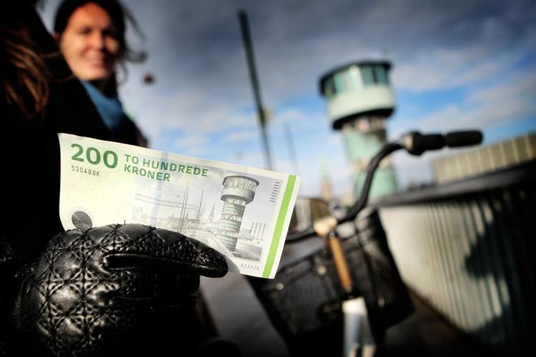 DYRERE. Nu hæver bankerne renten, og det kommer de fleste familier til at mærke. 