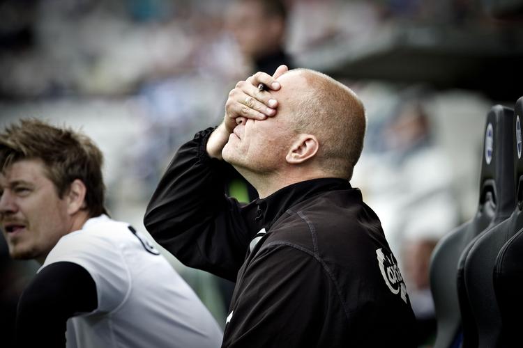 SKUFFET. OB-træner Henrik Clausen vil hurtigst muligt have sine tropper tilbage på sporet. 