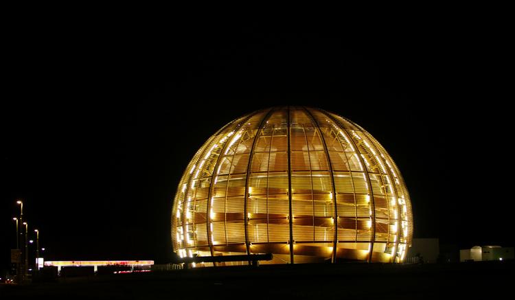 FORSKNINGSCENTER. Målinger fra Cern viser, at neutrinoer har bevæget sig hurtigere end forskerne troede muligt. 