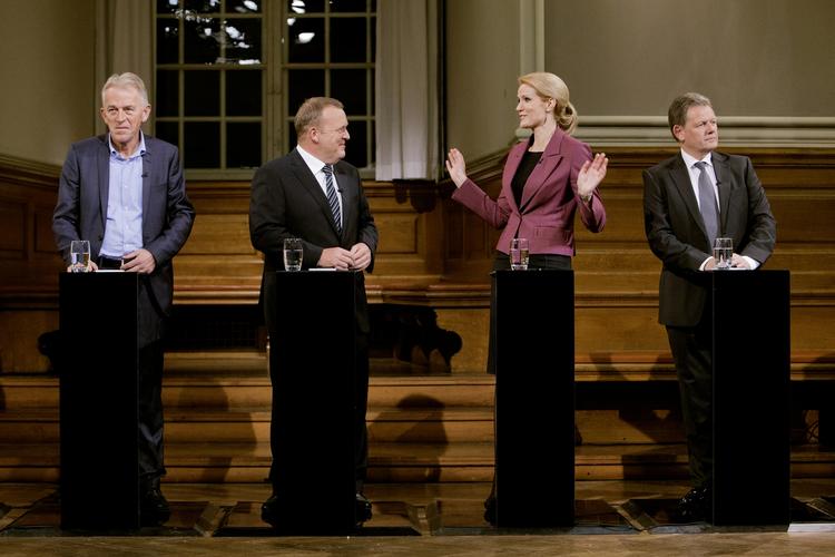 Repræsentative. Hver fjerde folketingsmedlem er cand scient pol'er. Som for eksempel Helle Thorning-Schmidt. Villy Søvndal er uddannet folkeskolelærer, mens Lars Løkke Rasmussen og Lars Barfoed begge er jurister. 