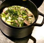 Rengøring. Søg for at rengøre dine gryder efter anvisningen.  Huller i emaljen og små rustlommer er nemlæigt et paradis for bakterier. 