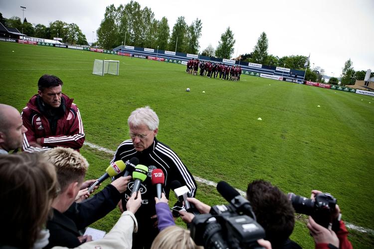 LANDSHOLDSAKTUEL. Morten Olsen stopper måske alligevel ikke som landstræner. 