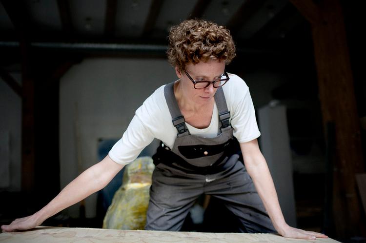 Vækstlag. Lone Haugaard Madsen knokler for at overleve som ung kunstner: »Jeg har meget langt hen ad vejen set sådan på det, at det er vilkårene«, siger billedhuggeren, der langt hen ad vejen er ganske godt tilfreds med det nuværende støttesystem. 