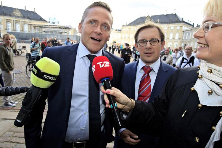 Liberal Alliances to frontfigurer Anders Samuelsen og Simon Emil Ammitzbøll har nydt godt af økonomisk støtte fra Saxo Bank. Men andre virksomheder burde spytte mere i kassen, mener partiets landsformand Leif Mikkelsen. 