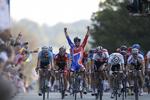 Favoritsejr. Mark Cavendish slog alt og alle i spurten på Geels Bakke. 