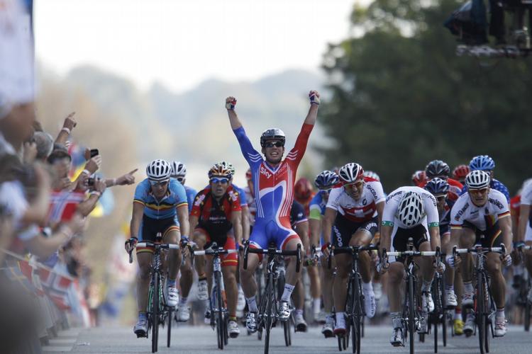 Favoritsejr. Mark Cavendish slog alt og alle i spurten på Geels Bakke. 