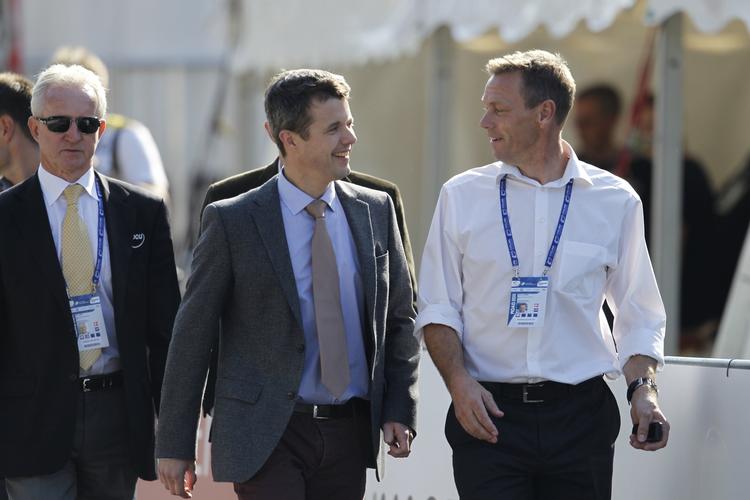 Chef. Ud over at styre et VM-løb havde Jesper Worre (t.h.) også andre pligter i løbet af søndag 25. september 2011. 