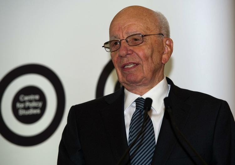 sagsøgt. Mediemogul Rupert Murdoch har måttet indstille sig på, at nogle af de ofre for News of the Worlds ulovlige aflytning af telefoner, som han har betalt erstatninger eller indgået forlig med, nu er tæt på lægge sag an i USA. 