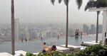 BYUDVIKLING. Selv om der ikke er mere plads bliver Singapore ved med at bygge nyt. Her ses udsigten fra det nye gigantkompleks Marina Bay Sands. 