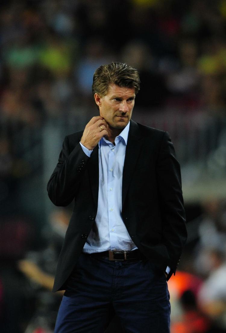 Forvirrende. »Der kommer hele tiden modstridende  meldinger. Det ene øjeblik skal jeg fyres, det næste skal jeg ikke«, siger Michael Laudrup til politiken.dk. 