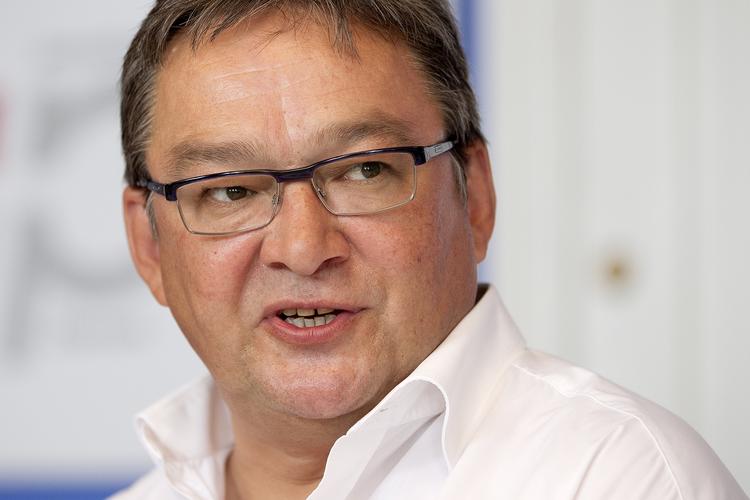 Løsrivelse. Selvstyreformand Kuupik Kleist har fremlagt plan, der skal give Grønland egen grundlov i løbet af 10 år. 