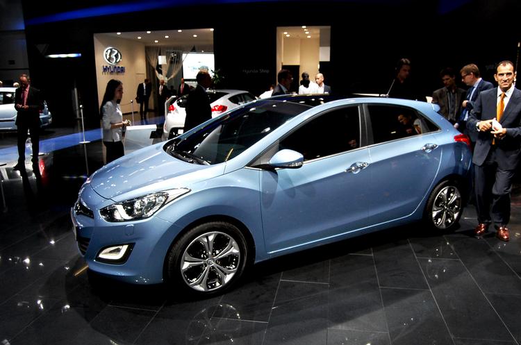 Langt på literen. De nye biler købt i år kører i gennemsnit over 20 kilometer på literen. Det gælder blandt andet også den nye Hyundai i30, som netop er præsenteret på bilmessen i Frankfurt. 