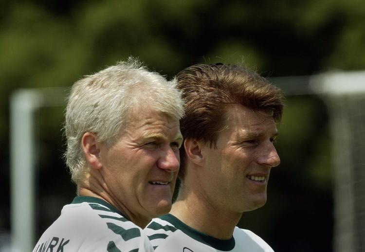 venner. Morten Olsen (t.v.) og Laudrup har både spillet på landsholdet sammen og dannet trænerteam. Laudrups var assistent for Olsen i perioden 2000-2002. 