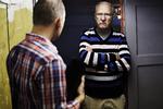 VENTETID. Kurt Christensen (til højre) fra Amager har efter mere end to måneder fået besøg af en taksator fra forsikringsselskabet Alka. 