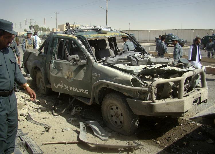 Terror. Flere børn og voksne blev dræbt ved angreb i Afghanistan i dag, bl.a. i Lashkar Gah, hvor en bil blev ødelagt og flere mistede livet. 