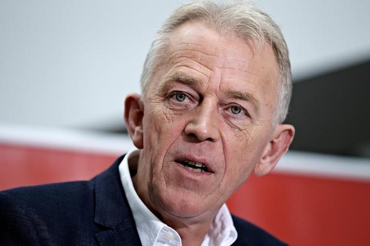 Udenrigsminister: Villy Søvndal (SF), 59 år. 