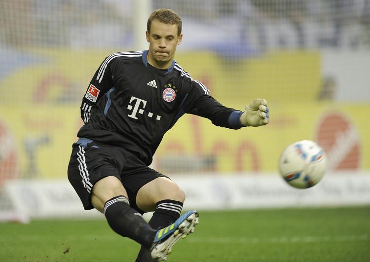 Klasse. Manuel Neuer skal i aften bide skeer med Manchester Citys frygtede angribere Sergio Agüero,  Edin Dzeko og Carlos Tevez. 