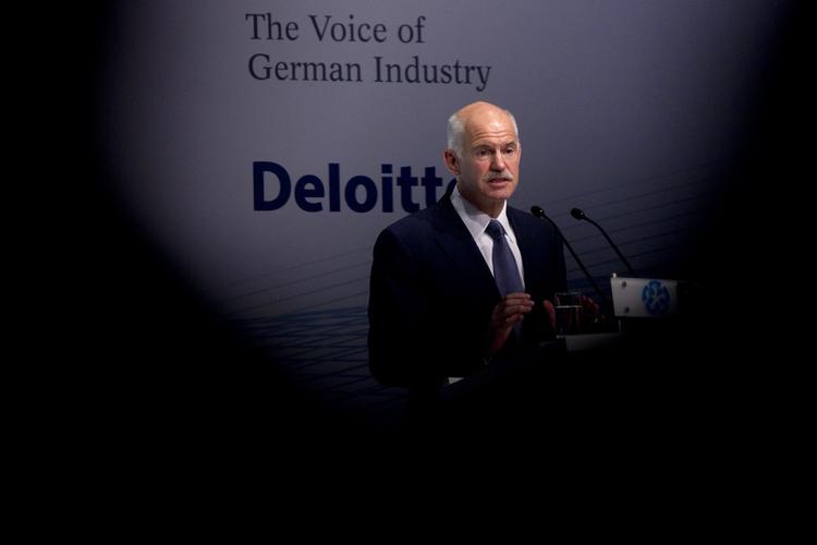 statsbesøg. Den græske ministerpræsident George Papandreou talte foran repræsentanter for den tyske industri. 