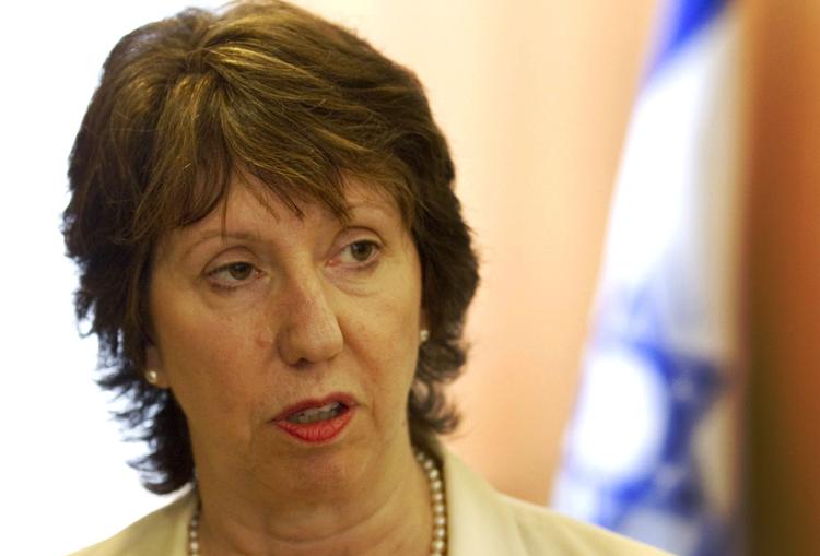 EU's udenrigschef Catherine Ashton kræver, at Israel trækker sin godkendelse af 1.100 nye boliger i bosættelsen Gilo. 