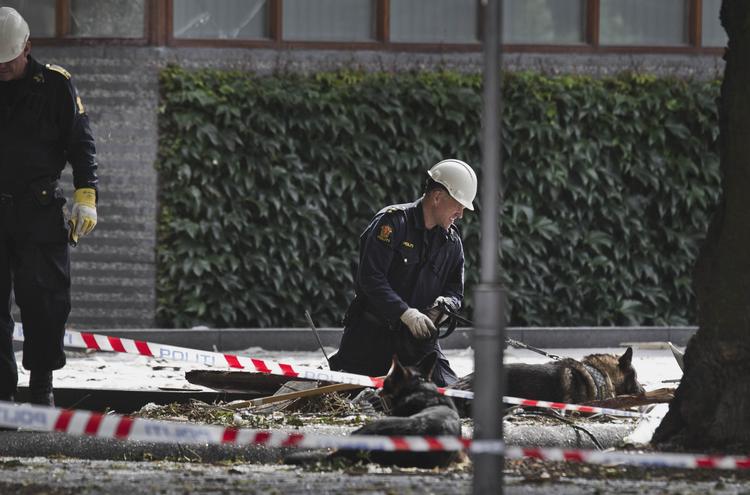 Efterforskning. Norsk politi er igang med at gennemgå omkring 1,4 millioner mobilopkald foretaget 22. juli, da Anders Behring Breivik slog 77 mennesker ihjel. 