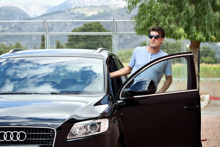 AFSKED. Michael Laudrup er nu fri til at tage sin bil, køre ned til færgen og sejle væk fra Mallorca. 
