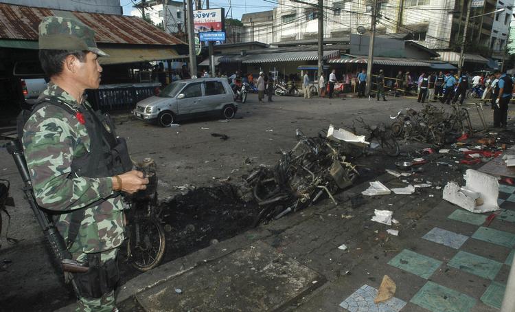 Krænkelser. Thailands sydlige regioner har været præget af væbnede uroligheder siden 2004. Billedet er fra Narathiwat regionen, hvor bomber dræbte fire mennesker. 