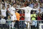 SUPERSTJERNER. Cristiano Ronaldo (th) og Kaka var i hopla i Real Madrids kamp mod Ajax. 