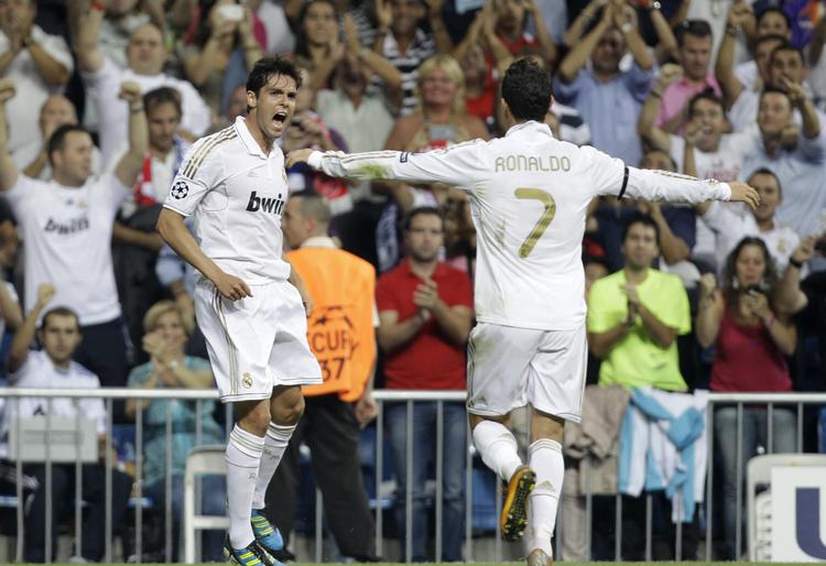 SUPERSTJERNER. Cristiano Ronaldo (th) og Kaka var i hopla i Real Madrids kamp mod Ajax. 