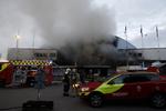 brand. Tidligt i morges udbrød der brand i forhallen i K.B. Hallen. Brandvæsnet kæmper stadig. 