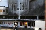 Storbrand. 20 personer overnattede i hallen, men slap ud, inden flammerne fik overtaget. 