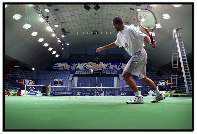Tennisspillere træner i KB-Hallen inden  Copenhagen Open 2001. Foto: LANGKILDE MORTEN 