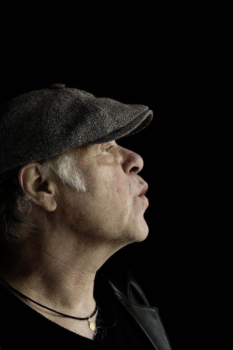 Klam er fornemmelsen, man sidder tilbage med efter at have læst i Michael Frank Møllers og Kim Hyttels bitre hævntogt mod primært Kim Larsen og Erik Clausen 