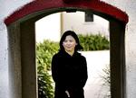 VERDENSBORGER. Yiyun Li er opvokset i Beijing, men bor i dag i Californien. På dansk er tidligere udkommet romanen 'De hjemløse'. 