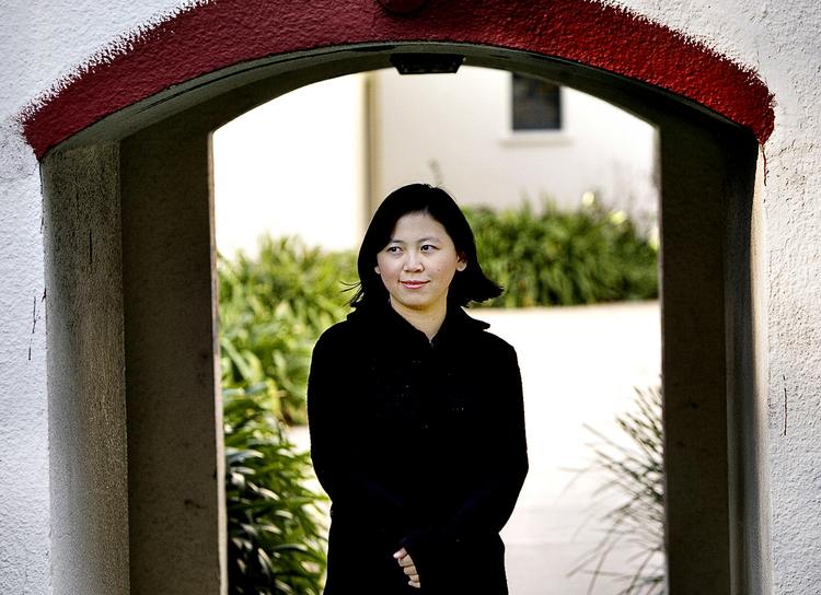 VERDENSBORGER. Yiyun Li er opvokset i Beijing, men bor i dag i Californien. På dansk er tidligere udkommet romanen 'De hjemløse'. 