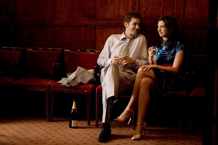 Initernationalt. Jim Sturgess og Anne Hathaway spiller de to hovedroller i 'Samme dag næste år', der har premiere torsdag. 