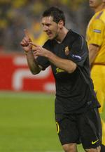 194. Messi har blot brugt 279 kampe til at score de næsten 200 mål. 