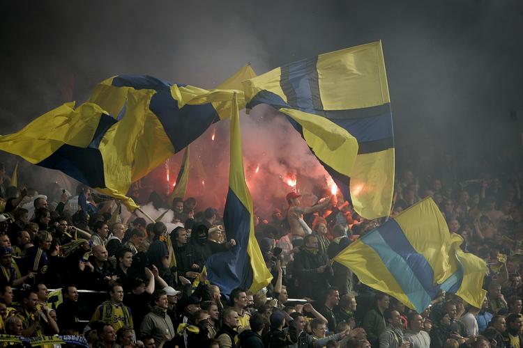 Brøndby frygter uro, hvis mange polske tilhængere blander sig med klubbens egne fans. Arkivfoto. 
