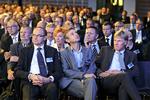 Opmærksomhed. Hvis danske arbejdspladser skal sikres, og der skal komme nye til, må politikerne lytte til erhvervslivets ledere, skriver DI-direktør. Her er det lederne selv, der lytter. Det foregik til DI's årlige topmøde forleden. 