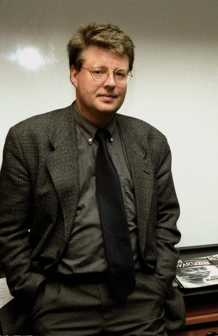 Hit. Nu afdøde Stieg Larsson er helt oppe som nr. 18, på listen over de 100 personer, som har størst indflydelse på briternes læsevaner. 