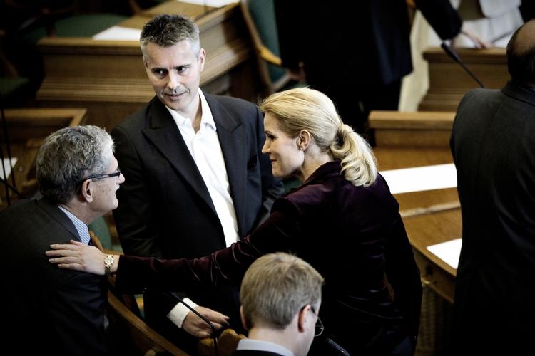 CHOK. Helle Thorning-Schmidts (S) trofaste højre hånd Henrik Sass Larsen (S) kan ikke godkendes af PET og må vinke farvel til ministerpost. 