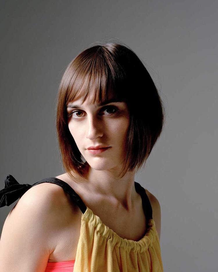 Yelle. Sangerindens borgerlige navn er Julie Budet. Frankofil er ikke den kedeligste ting at være i hendes selskab. 