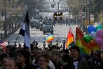 SLut. Billede fra sidste års parade i Beograd, hvor mere end 10 deltagere blev såret. Det skal ikke gentages, mener den serbiske indenrigsminister. 
