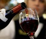 Vin. Hvor meget vin, du bør drikke, afhænger blandt andet af, hvor stor din muskelmasse er, derfor er anbefalingerne for indtag af alkohol højere for mænd end for kvinder. 