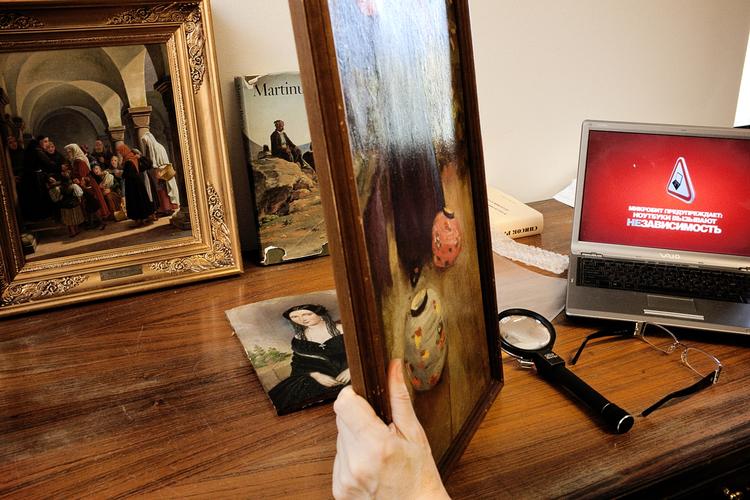 Stjålet? En tidligere murer er hovedperson i den spektakulære historie, der involverer ca. 300 kunstværker. 