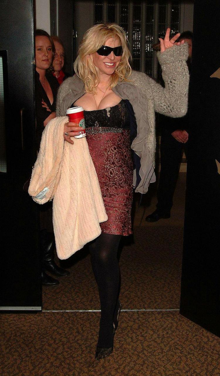 Courtney Love er kendt for at leve et hårdt liv, hvilket blandt andet har resulteret i misbrugsproblemer af flere omgange. 