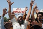 Vrede. Pakistanere protesterede forleden kraftigt over, at USA anklagede landet for forbindelser til Haqqani-netværket. Nu er netværkets kommandant anholdt. 