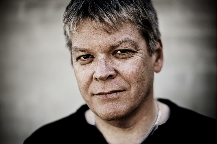 ven. Henrik Sass Larsens ven Tommy Kamp afviser dagens historier om hans samtale med rocker: »Der er ikke noget i de samtaler, der overhovedet er i nærheden af det, der står i aviserne«, siger han. 